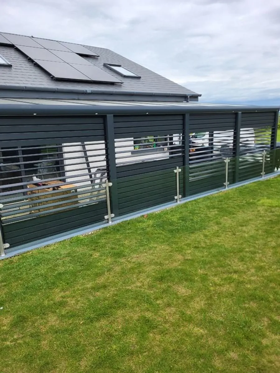 Aluminium/Wood slates/Aluminium sliding doors - Image 1