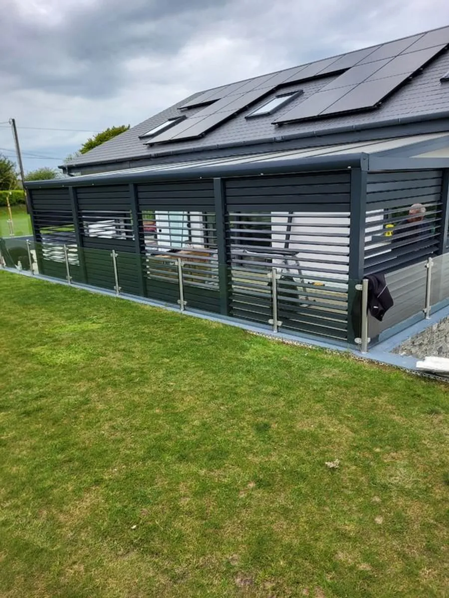Aluminium/Wood slates/Aluminium sliding doors - Image 2