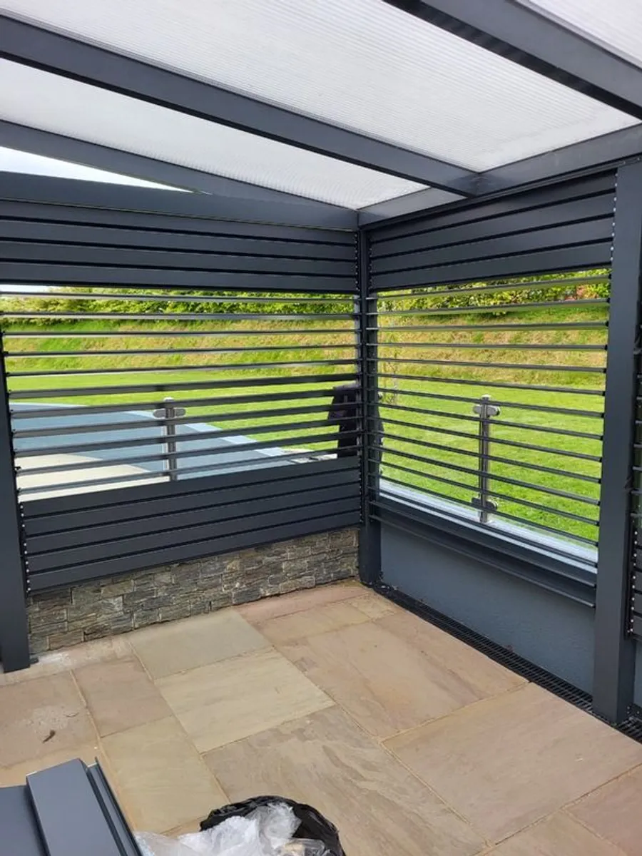 Aluminium/Wood slates/Aluminium sliding doors - Image 4