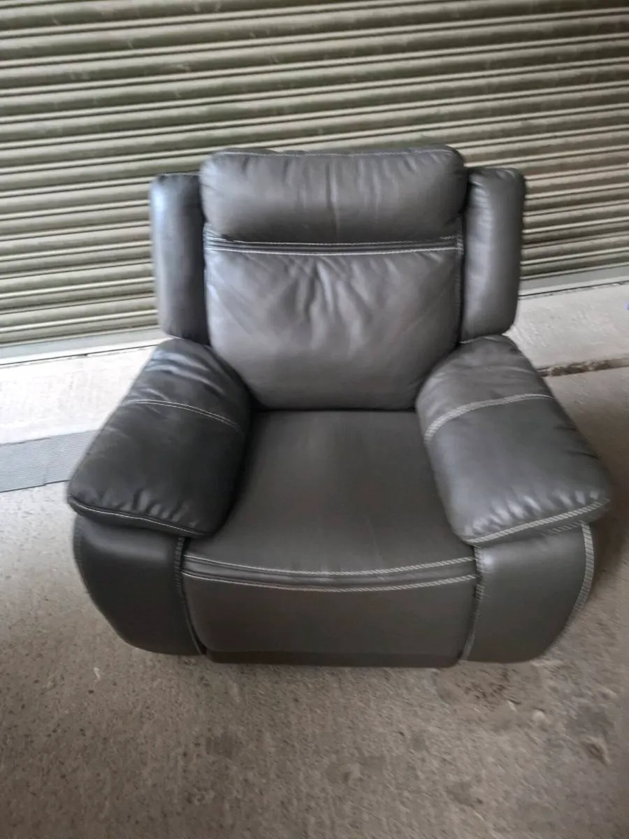 Large Comfortable Recliner Armchair (DELIVERY) - Image 2