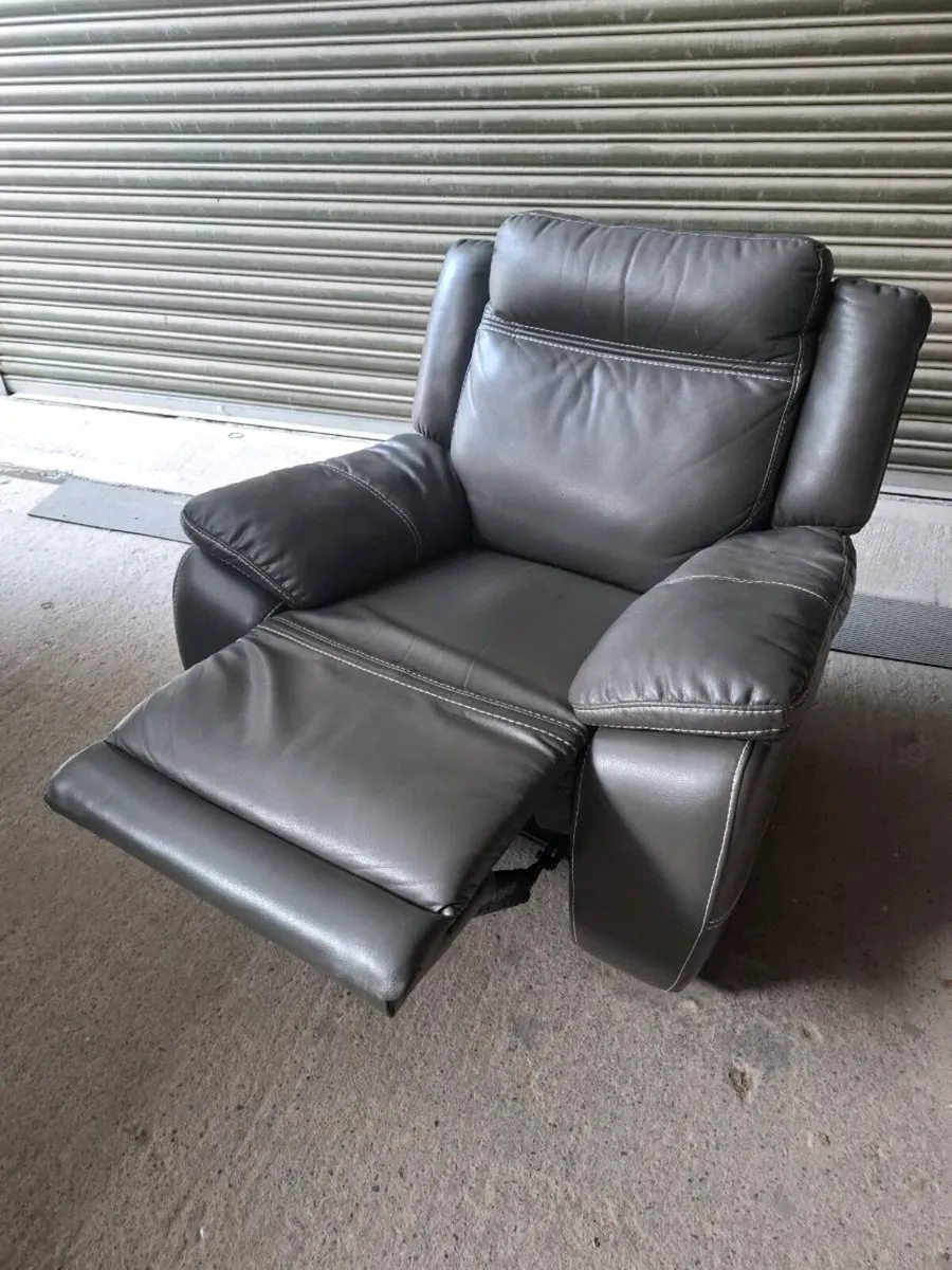 Large Comfortable Recliner Armchair (DELIVERY) - Image 1