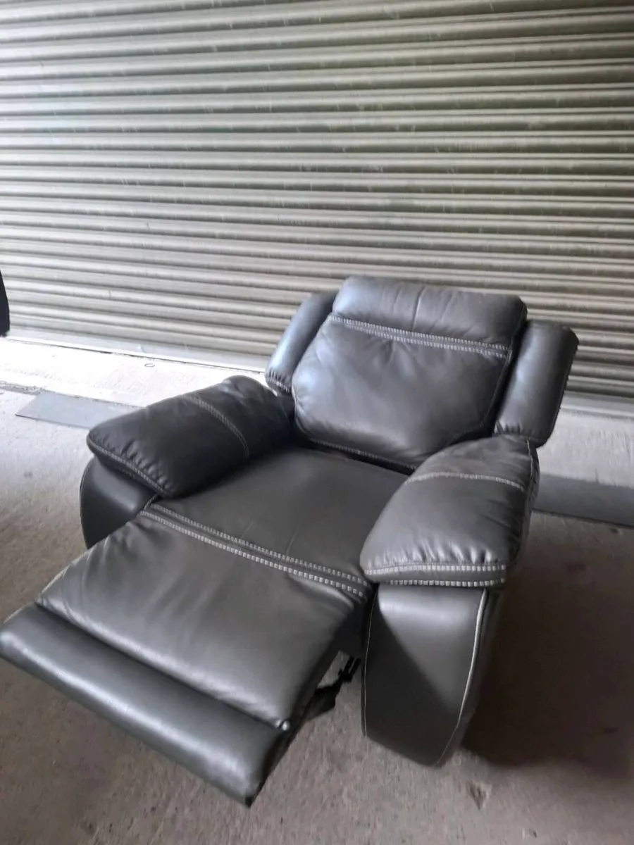 Large Comfortable Recliner Armchair (DELIVERY) - Image 3