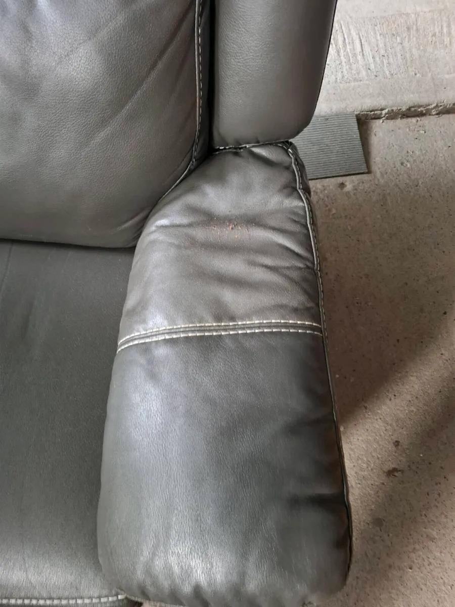 Large Comfortable Recliner Armchair (DELIVERY) - Image 4
