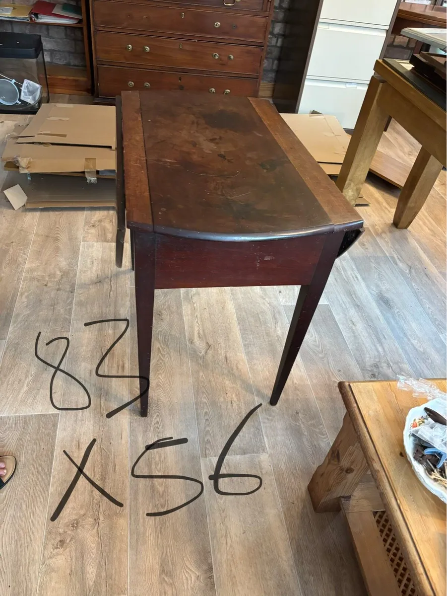 Mahogany leaf table - Image 1