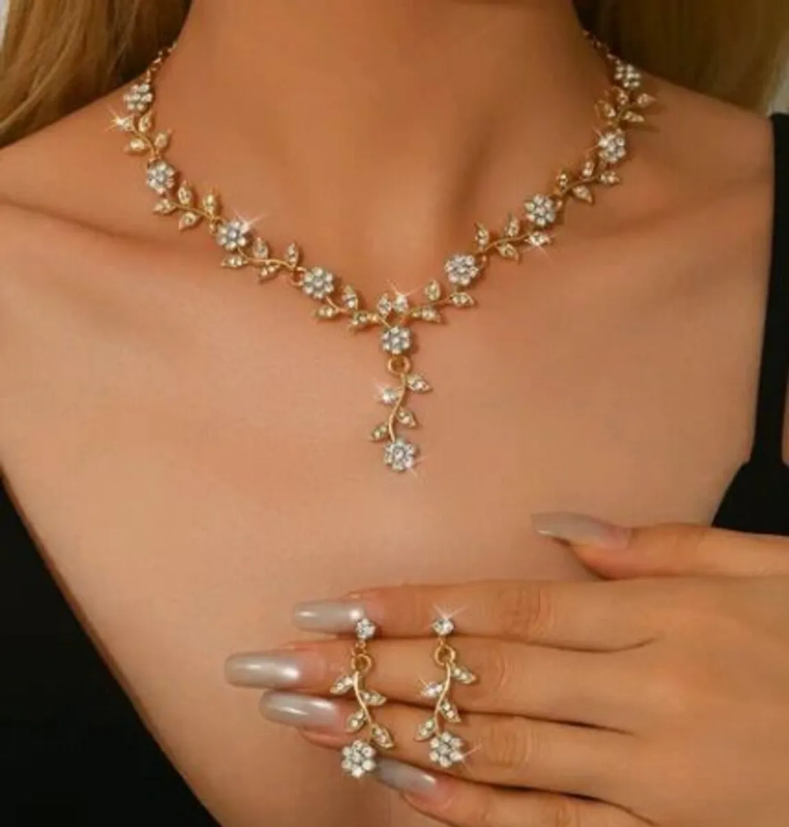Elegant Flower necklace set - Image 1