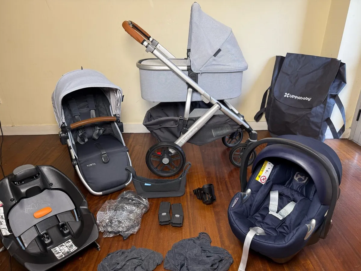 Uppababy Vista Cybex car seat isofix base - Image 1