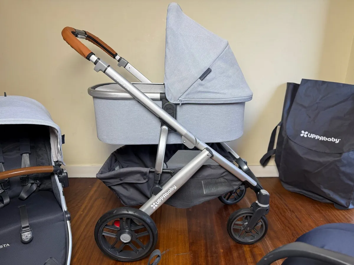 Uppababy Vista Cybex car seat isofix base - Image 2