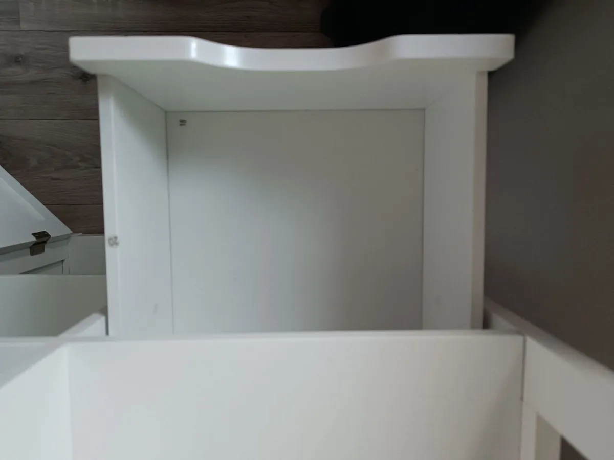 Freestanding cabinet - Image 2