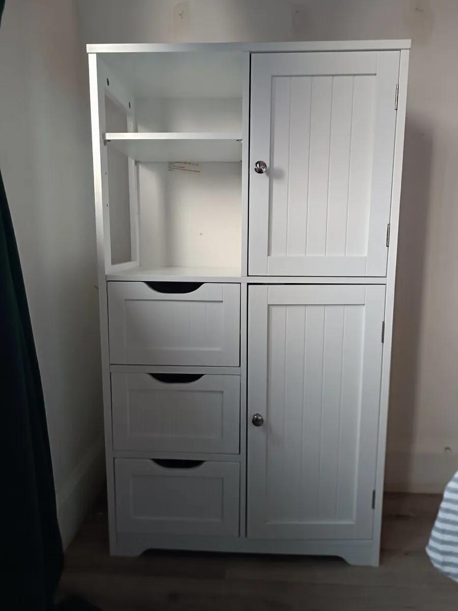 Freestanding cabinet - Image 1
