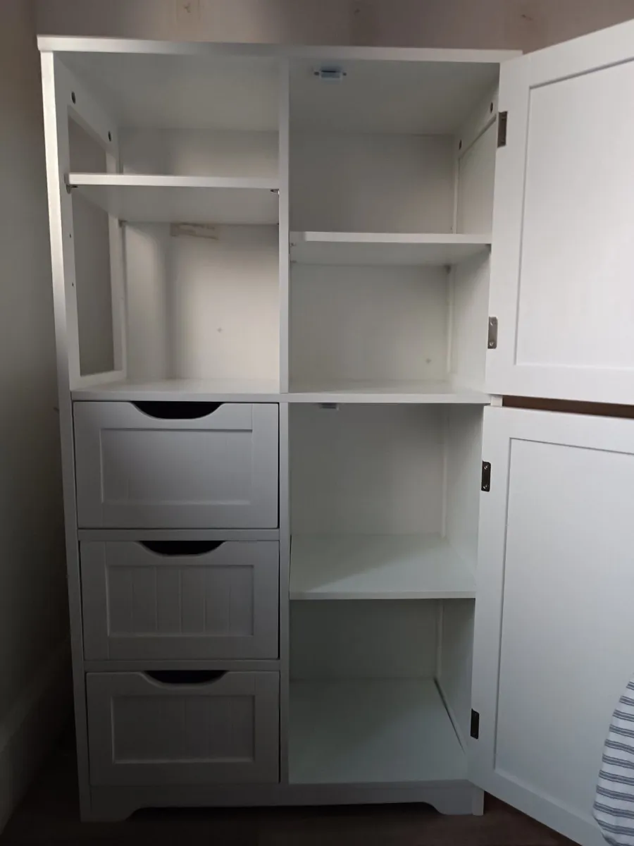 Freestanding cabinet - Image 3