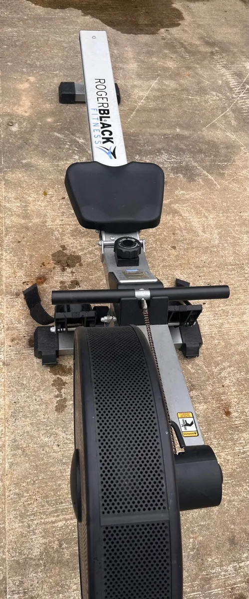Rowing machine - Image 1