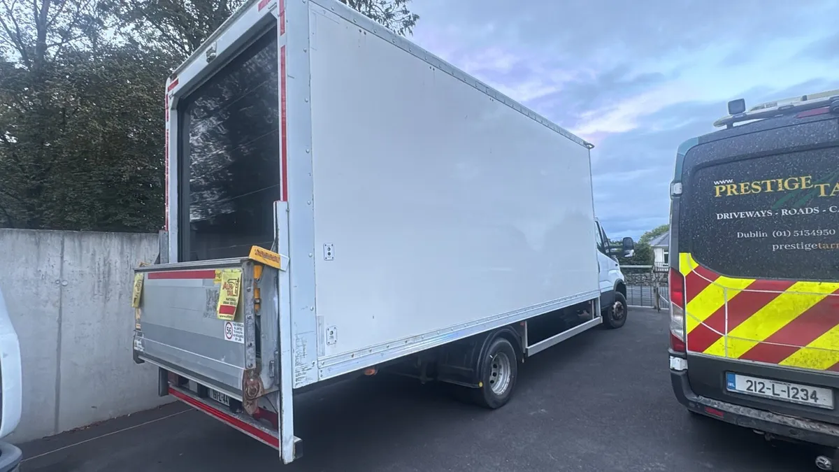 Luton box body and tail lift - Image 1