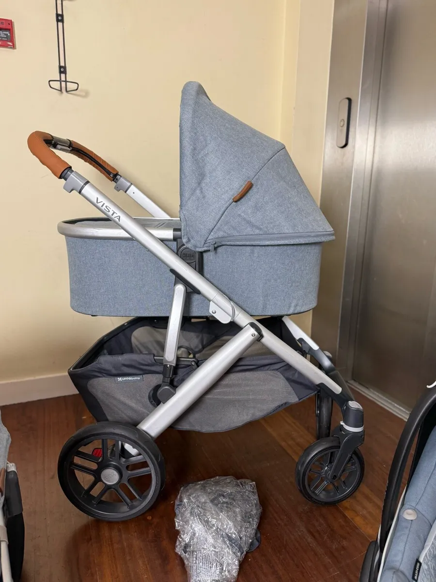Full Uppababy Vista V2 pram buggy maxi cosi caress - Image 2