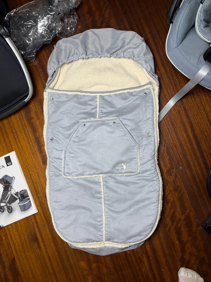 Full Uppababy Vista V2 pram buggy maxi cosi caress - Image 3