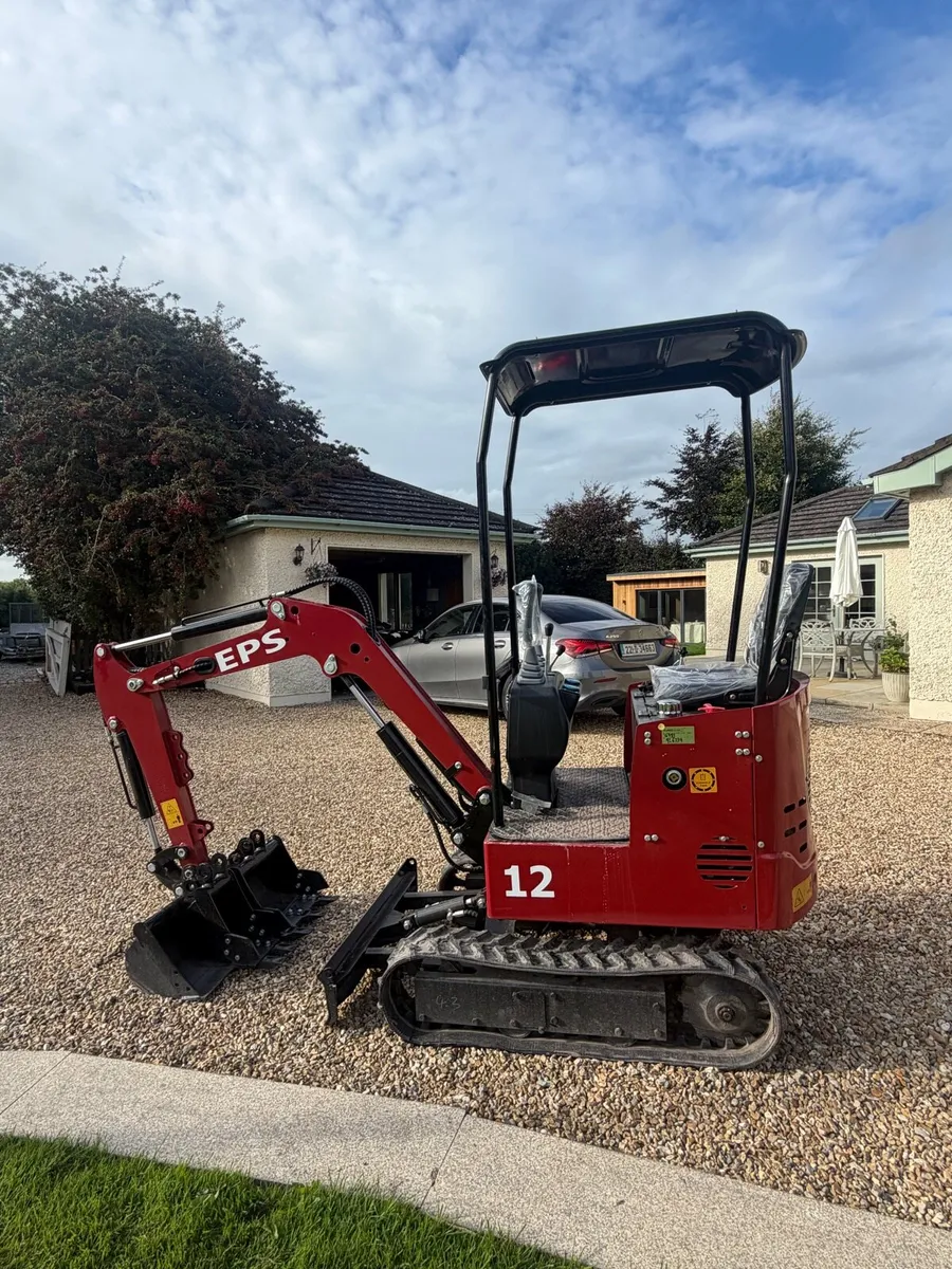 1.2t Euoman Mini Digger C/w Buckets - Image 1