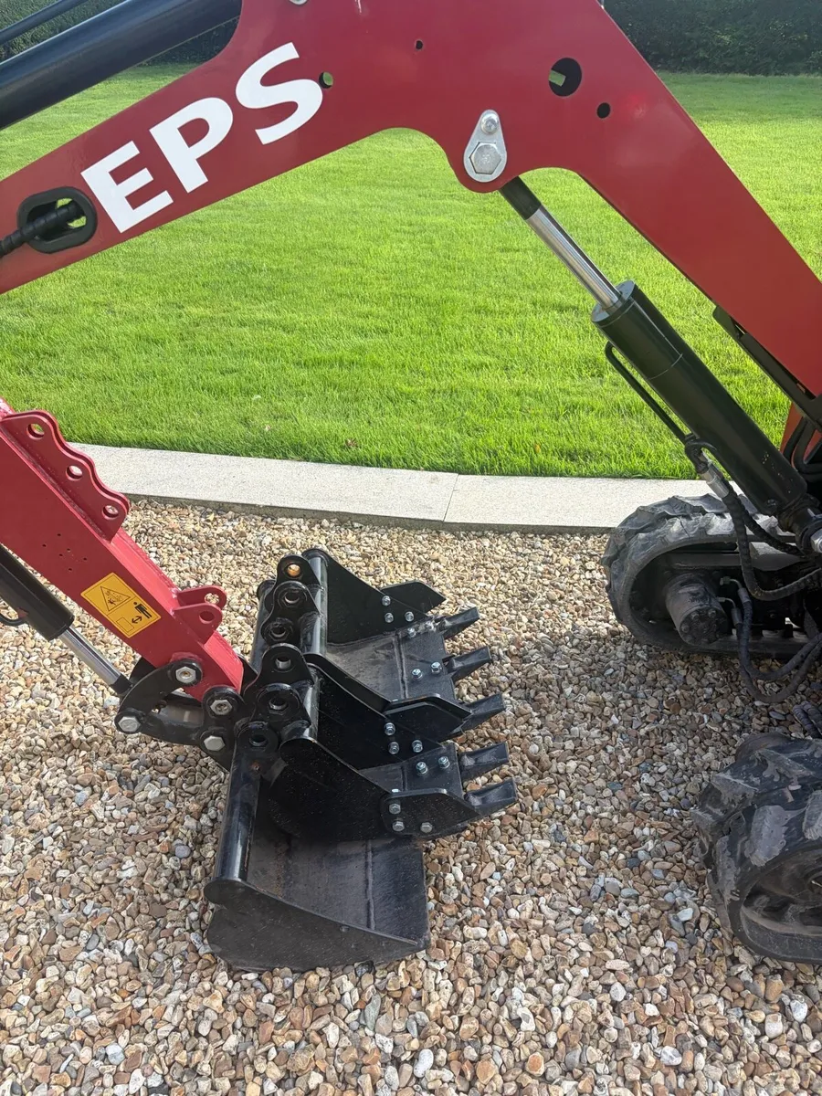 1.2t Euoman Mini Digger C/w Buckets - Image 4