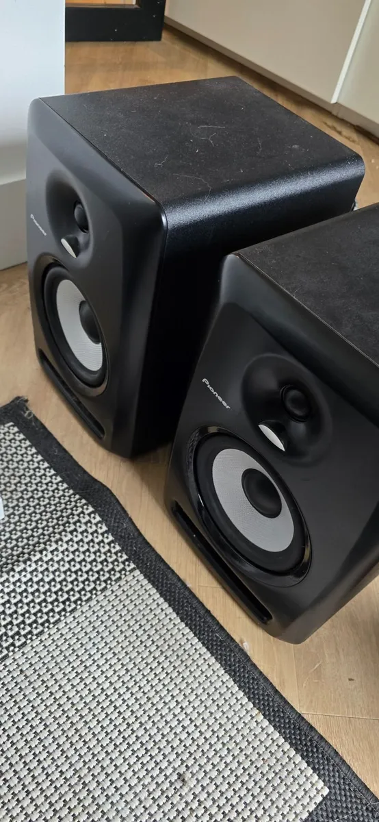 Denon Prime 4 & 2 x S-DJ60X Speakers - Image 3