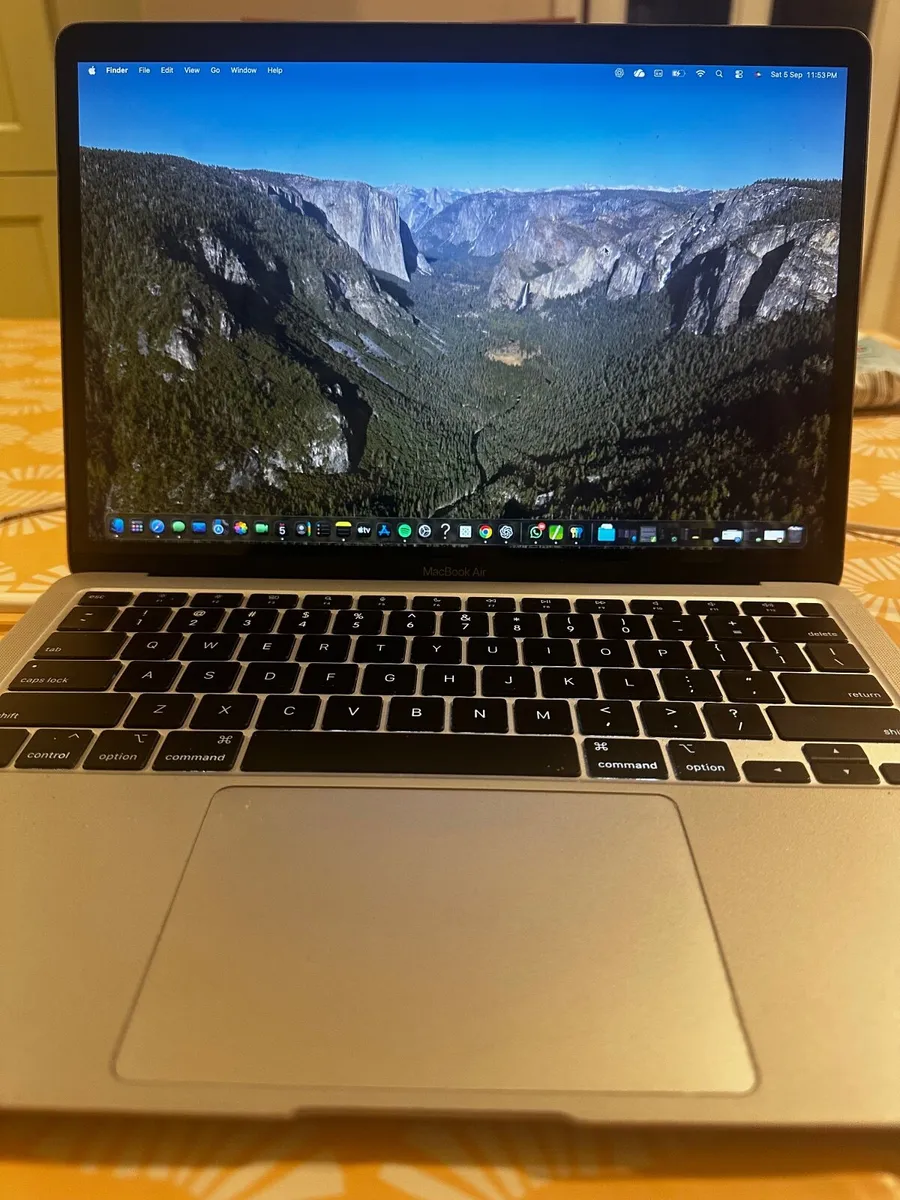 Macbook Air 2020 M1 - Image 1