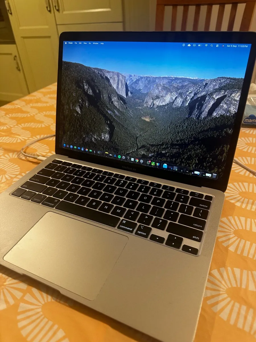 Macbook Air 2020 M1 - Image 2