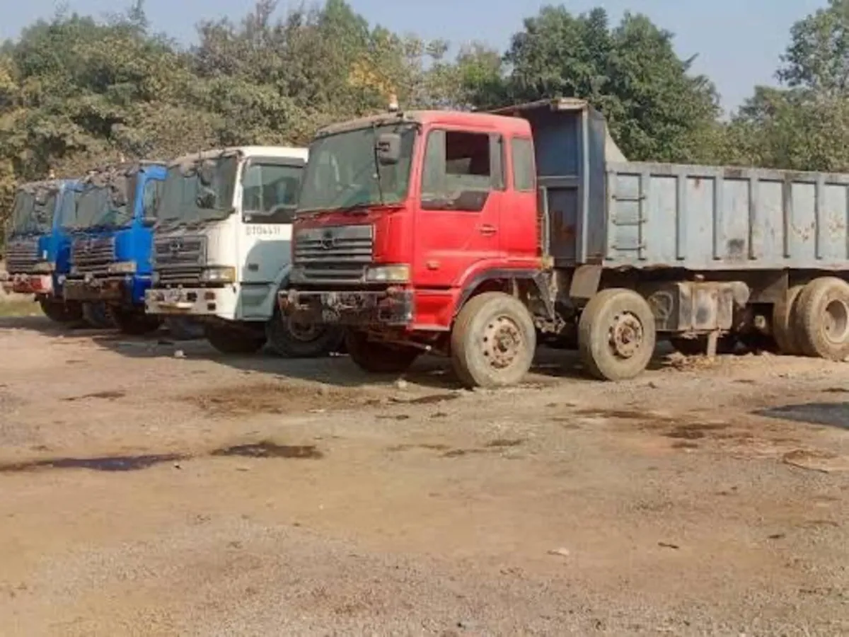 Hino 8x4 tipper wanted for off road work - Image 3