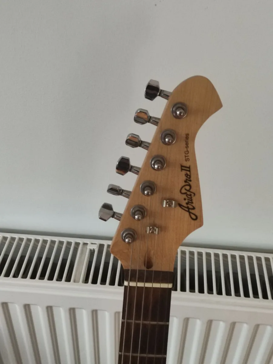 Electric Guitar & Roland Amplifier - Image 4