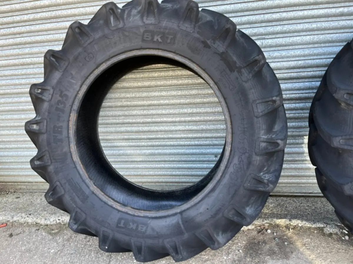 16.9 x 34 BKT Tyres - Image 3