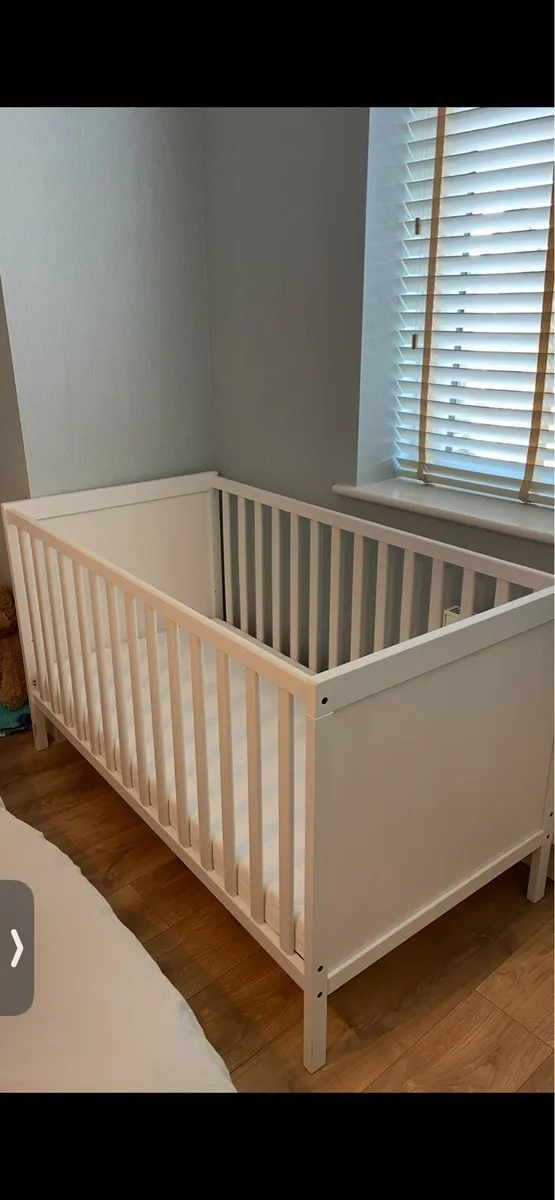 Baby cot - Image 1