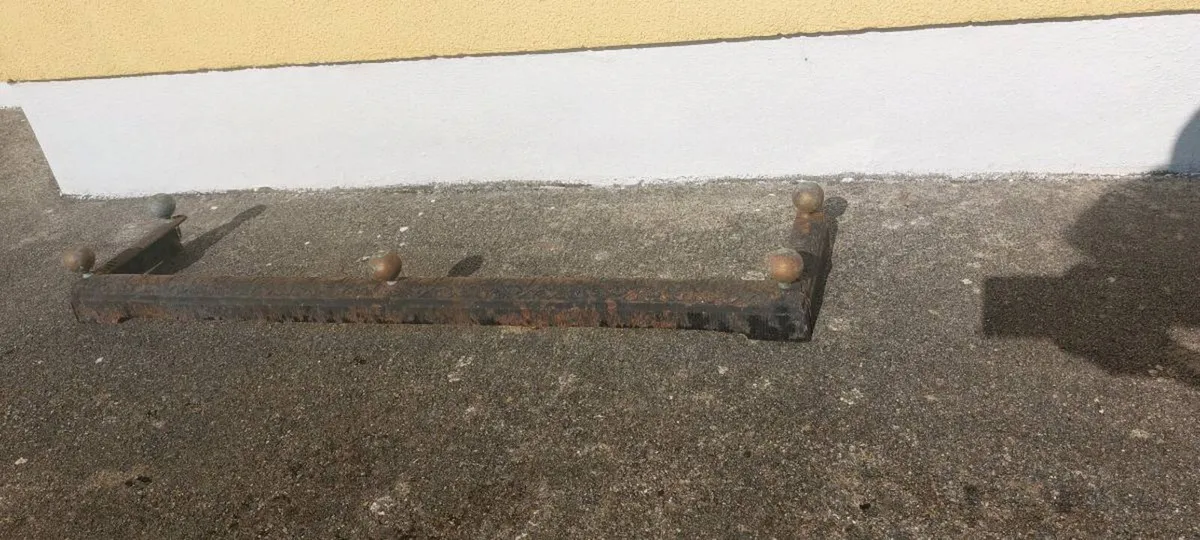 Cast iron fender - Image 1
