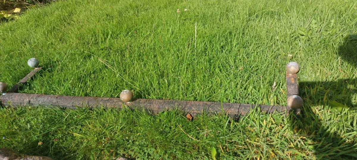 Cast iron fender - Image 3