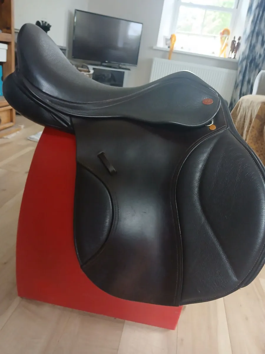 Saddle Kent & Masters 17 1/2in Brown - Image 1