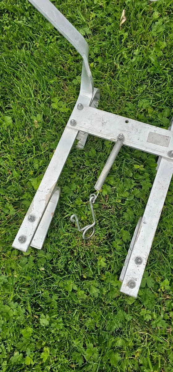 V-Shaped Ladder Stand Off - Image 4