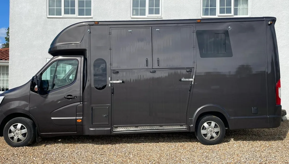 2023 Renault Master 5 Seater Crew Cab - Image 3