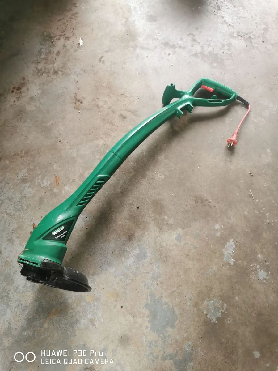 Electric Lawnmower, Strimmer and Hedge cutter - Image 3