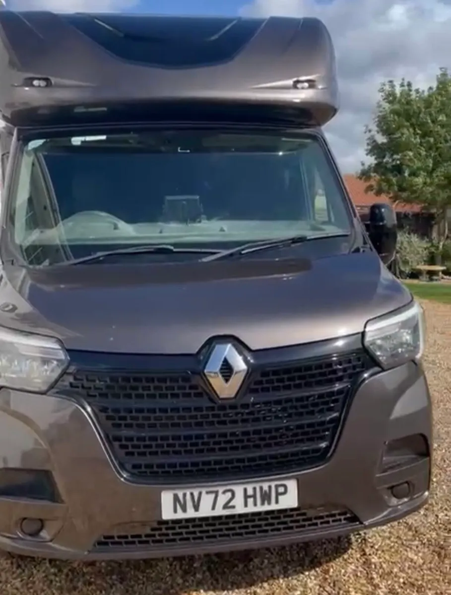 2023 Renault Master 5 Seater Crew Cab - Image 2