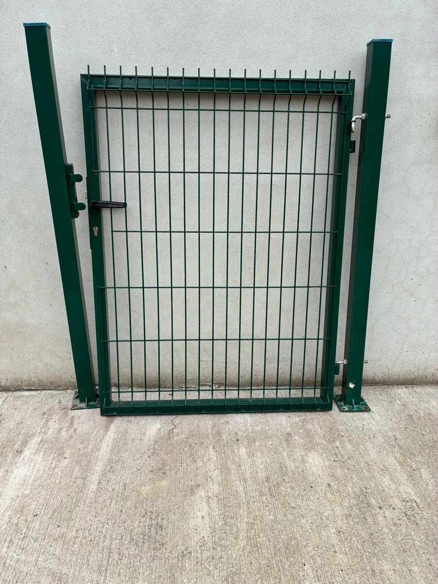 Powder coated fencing - Image 3