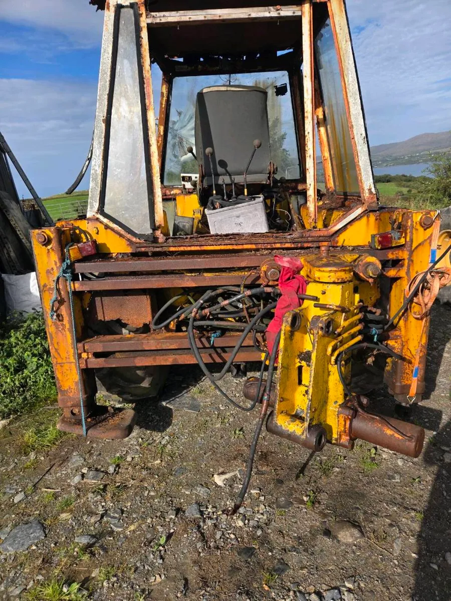 JCB Digger suitable for parts - Image 3