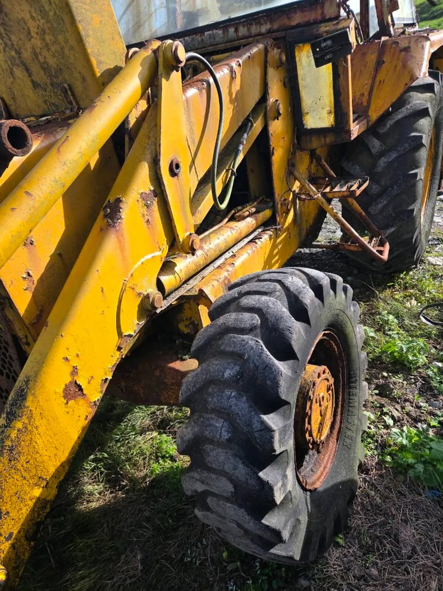 JCB Digger suitable for parts - Image 1