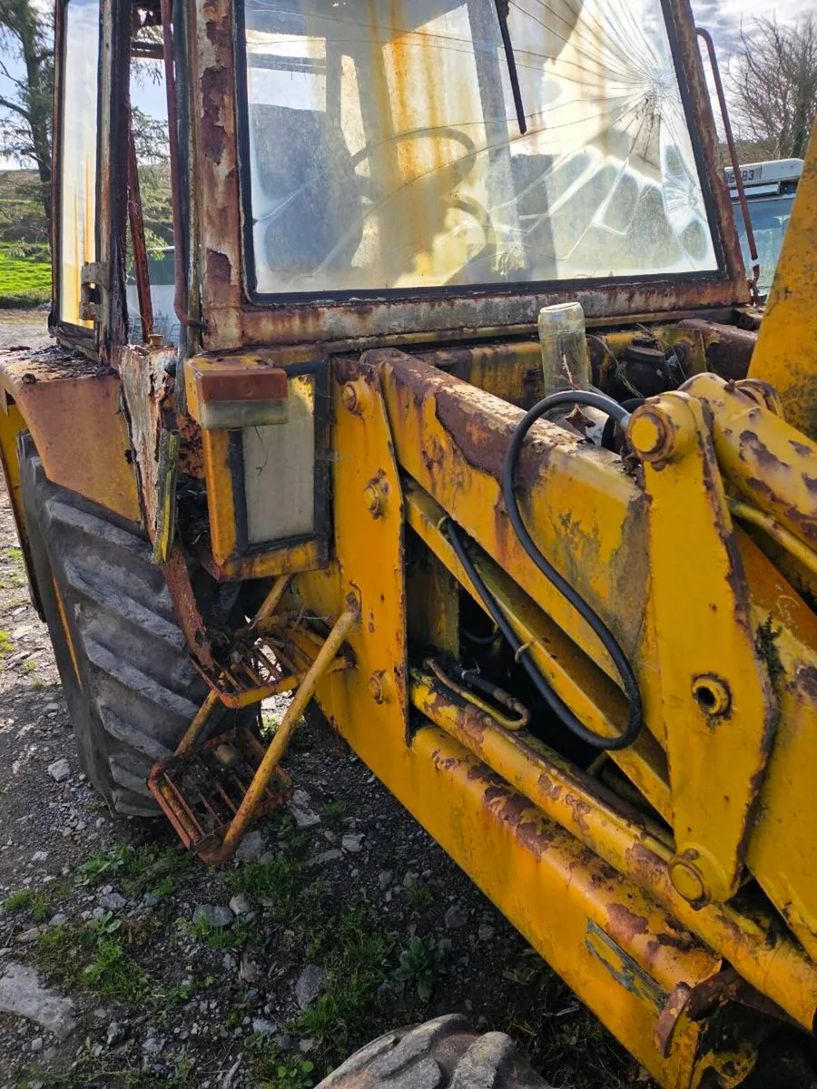 JCB Digger suitable for parts - Image 2