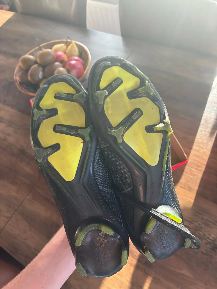 Football boots - Image 4