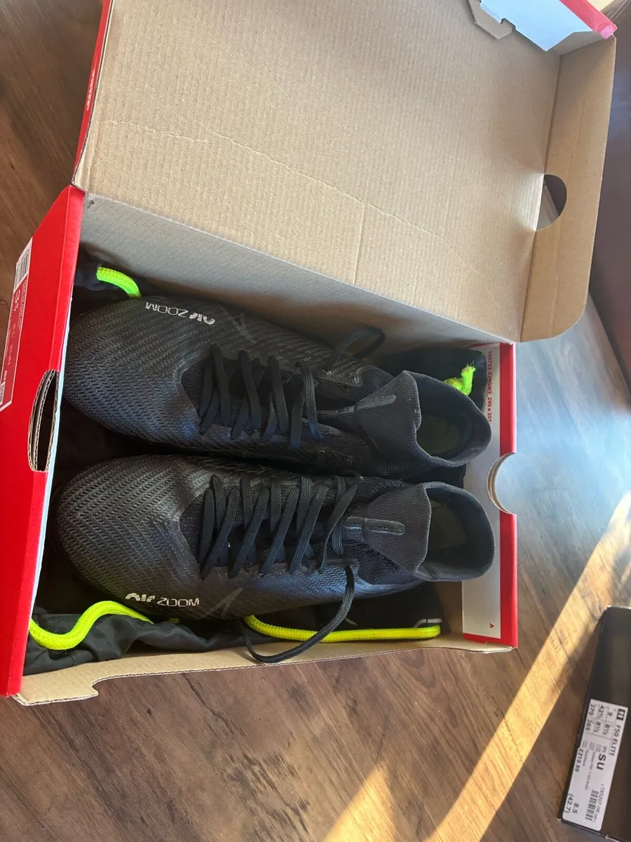 Football boots - Image 2