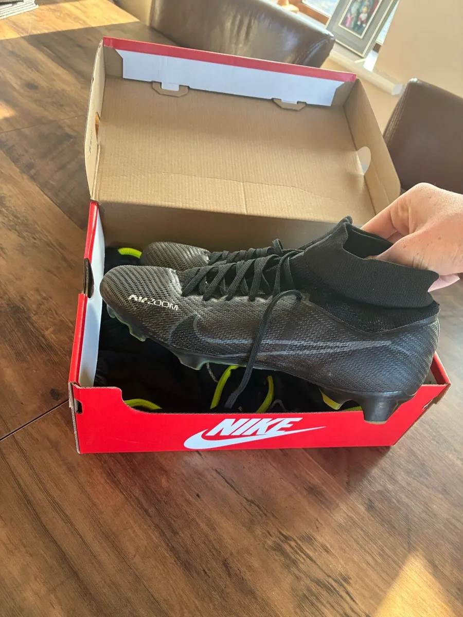 Football boots - Image 1