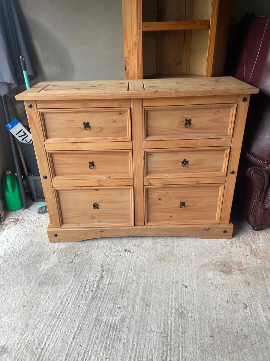 Chest of drawers