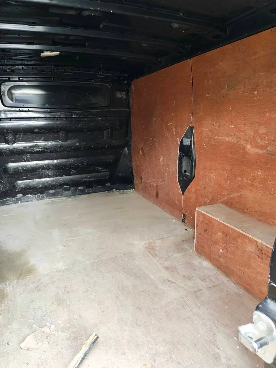 12 Renault trafic lwb not starting - Image 3