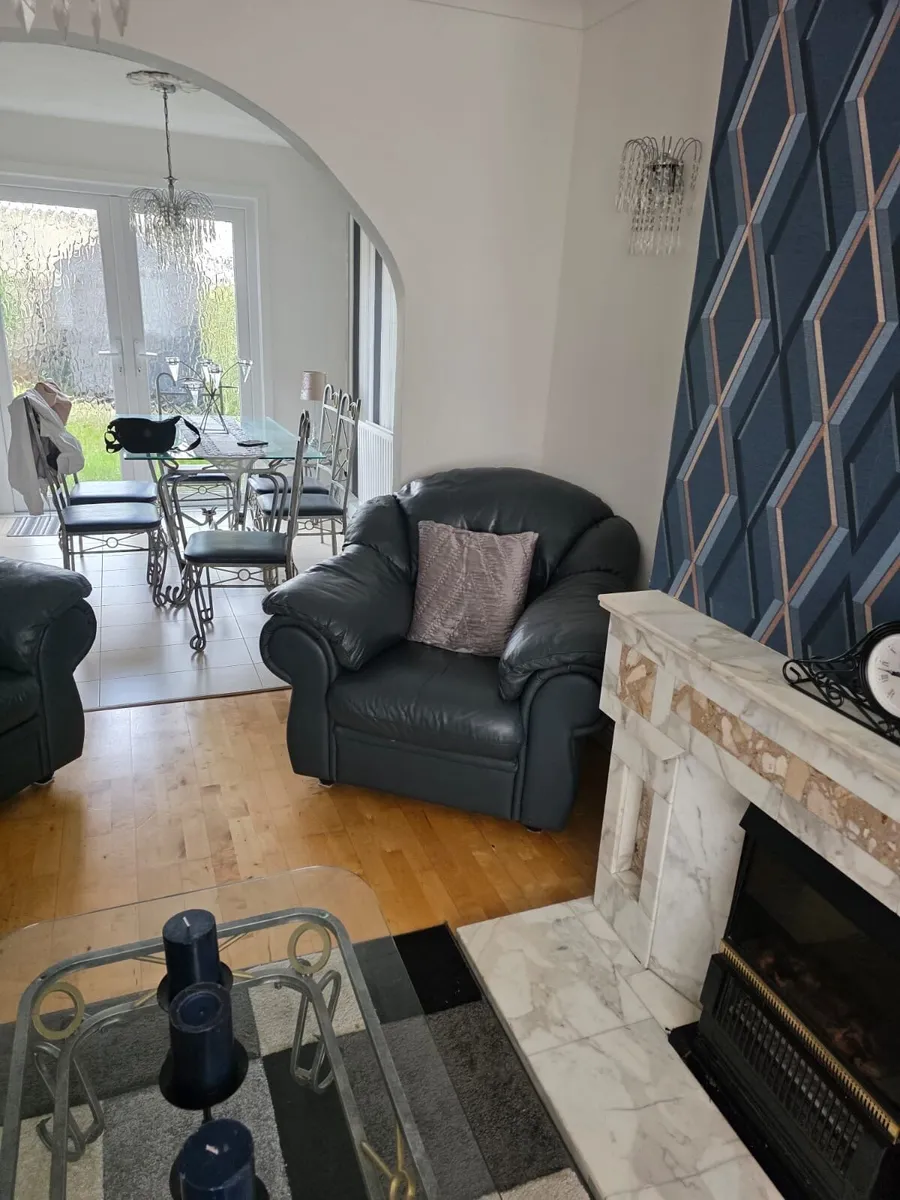 Suite of furniture 3 seater and 2 1 seaters - Image 3