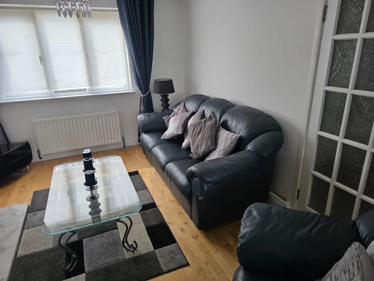 Suite of furniture 3 seater and 2 1 seaters - Image 4