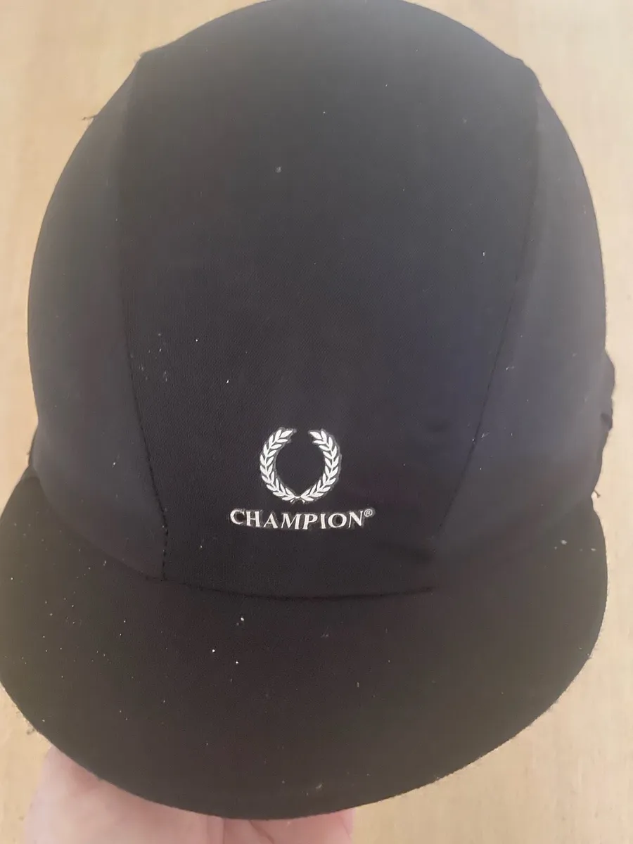 Child’s horse riding hat - Image 1