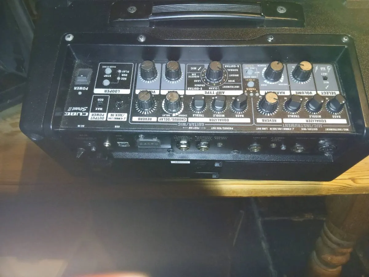 Boss cube like new with usb 2 imputs - Image 4