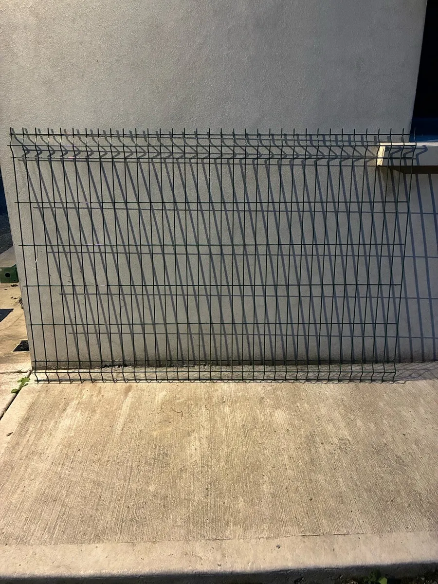 Powder coated fencing - Image 4
