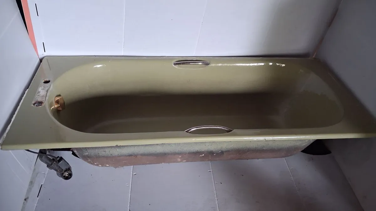 Vintage bathroom suite advacdo green - Image 1