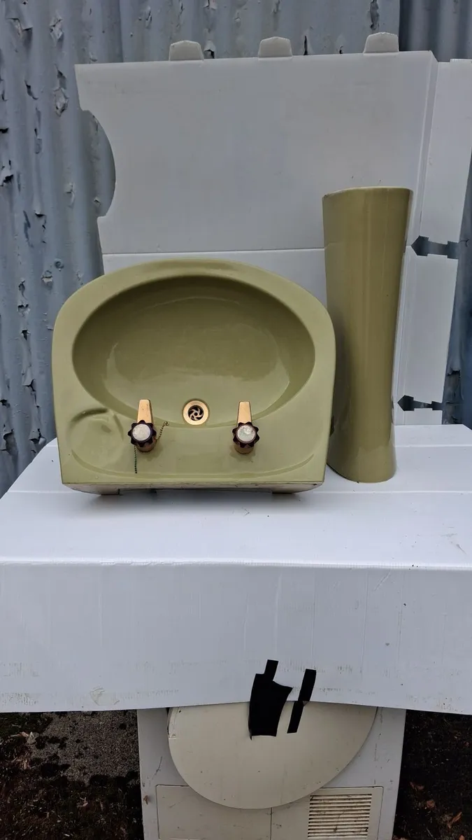 Vintage bathroom suite advacdo green - Image 2